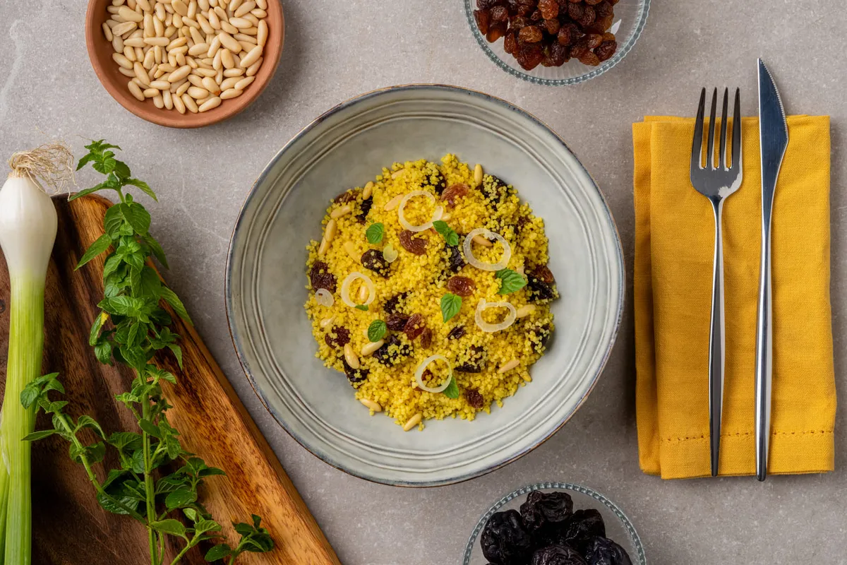 Spiced couscous with chickpeas and dried fruit