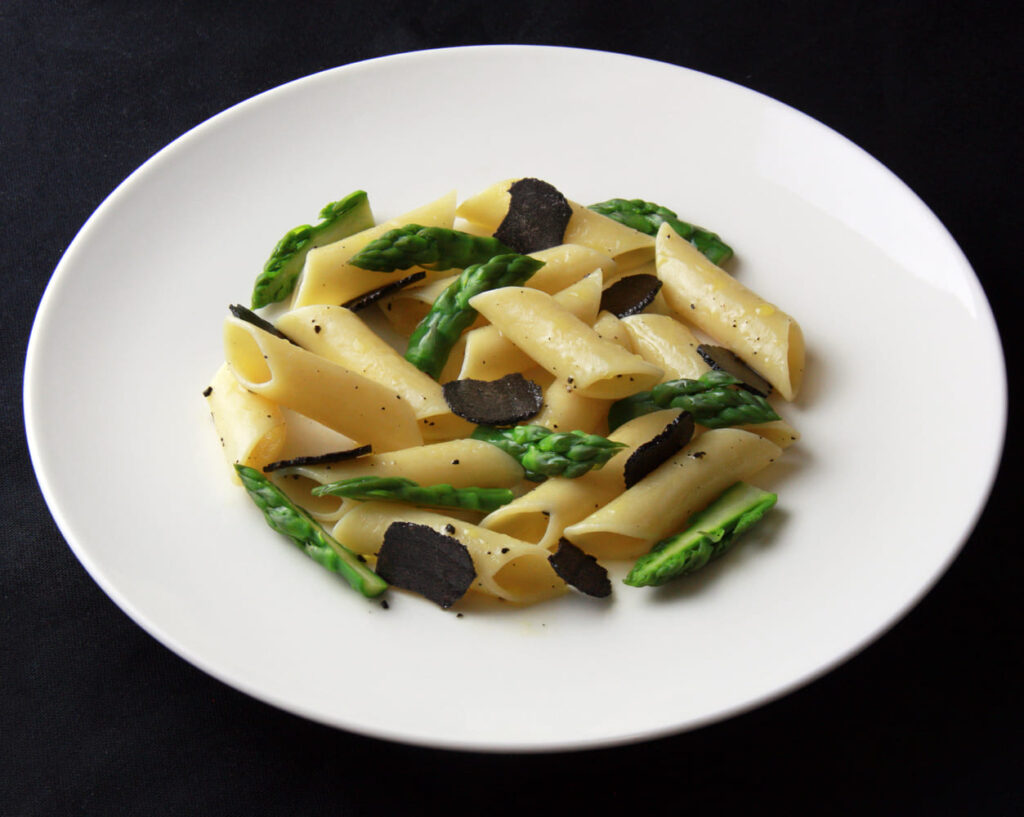 Penne asparagi e tartufo nero 1