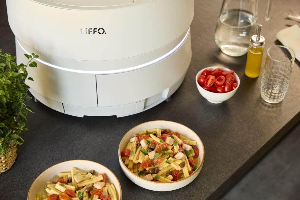 L’IA arriva in cucina con Liffo: il robot che cucina (e impara) da solo