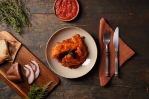 Cosce di pollo pomodoro e pancetta