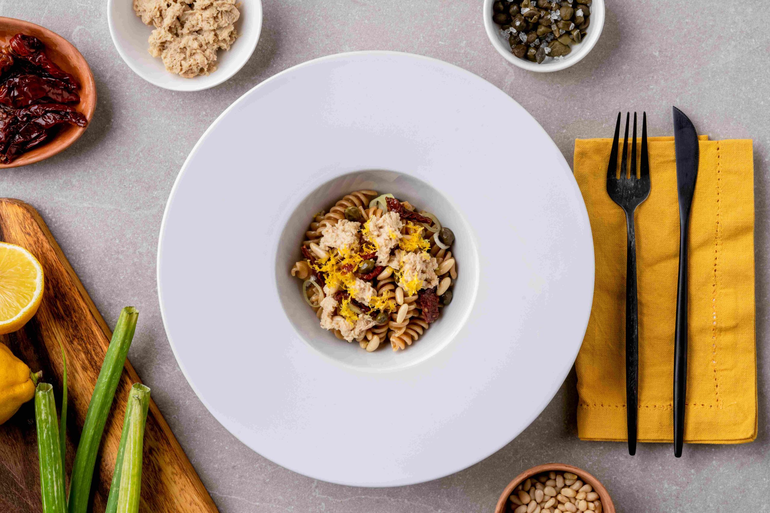 Whole wheat fusilli with tuna, spring onion, capers and lemon