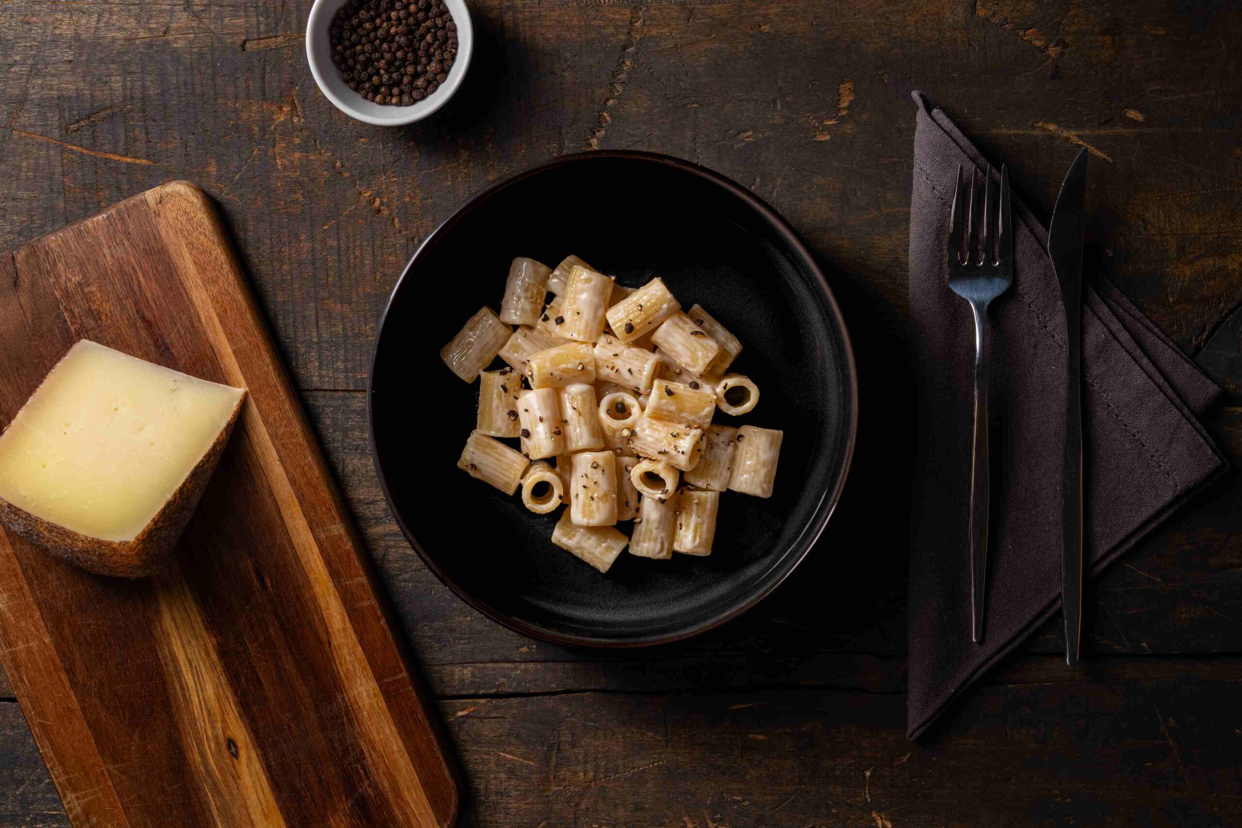 Rigatoni cheese and pepper
