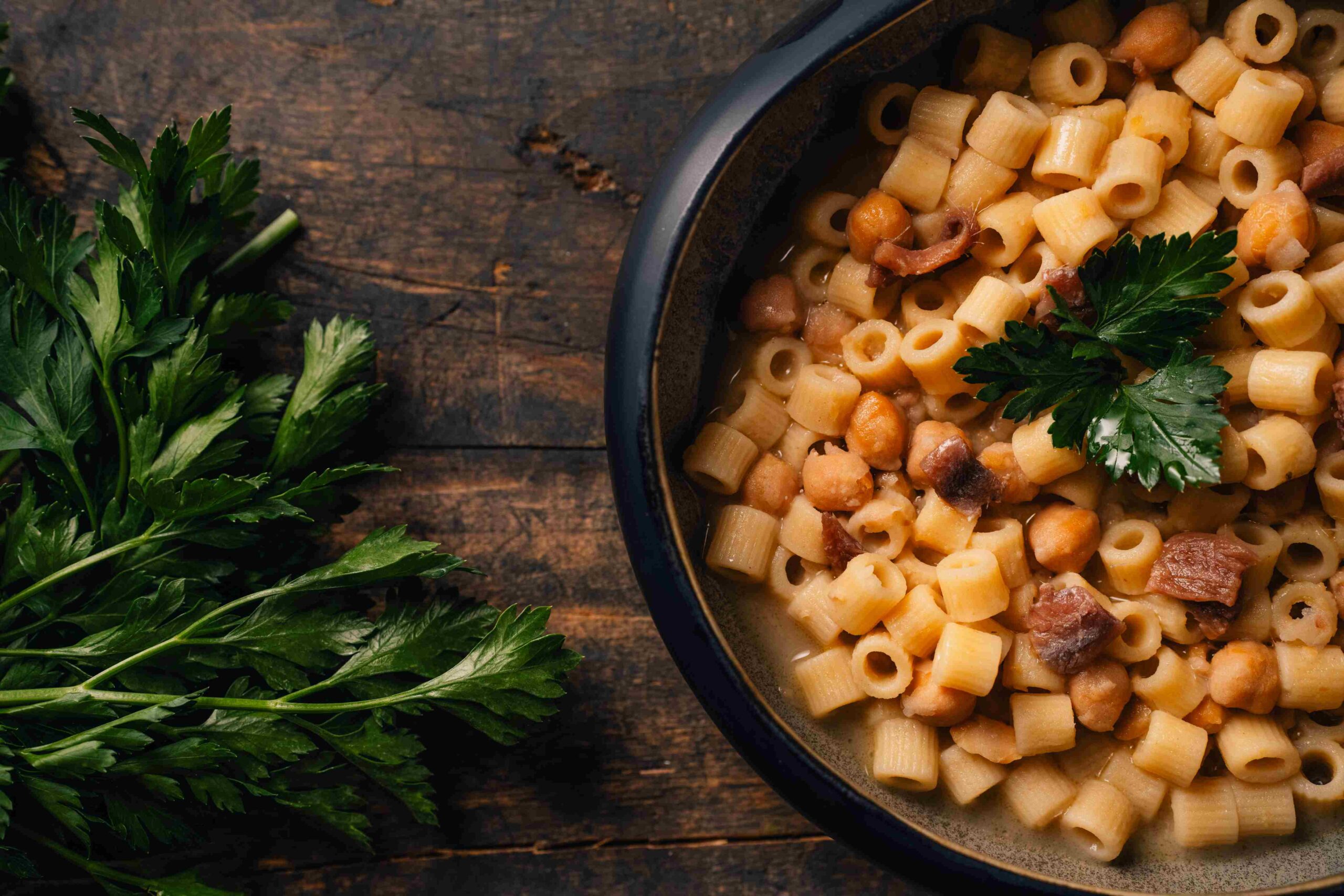 Pasta and chickpeas with anchovies
