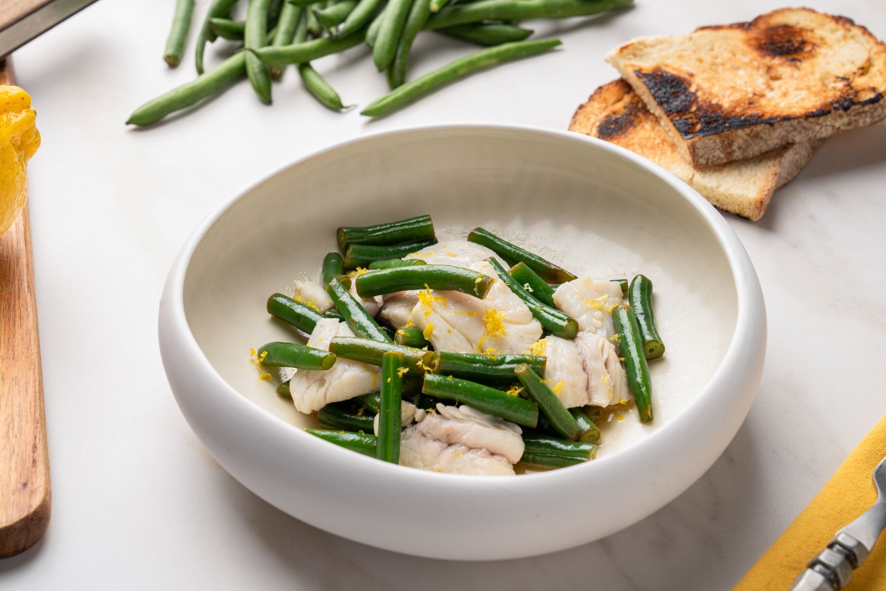 Sea bream and green beans
