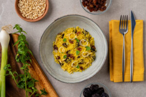 Spiced couscous with chickpeas and dried fruit